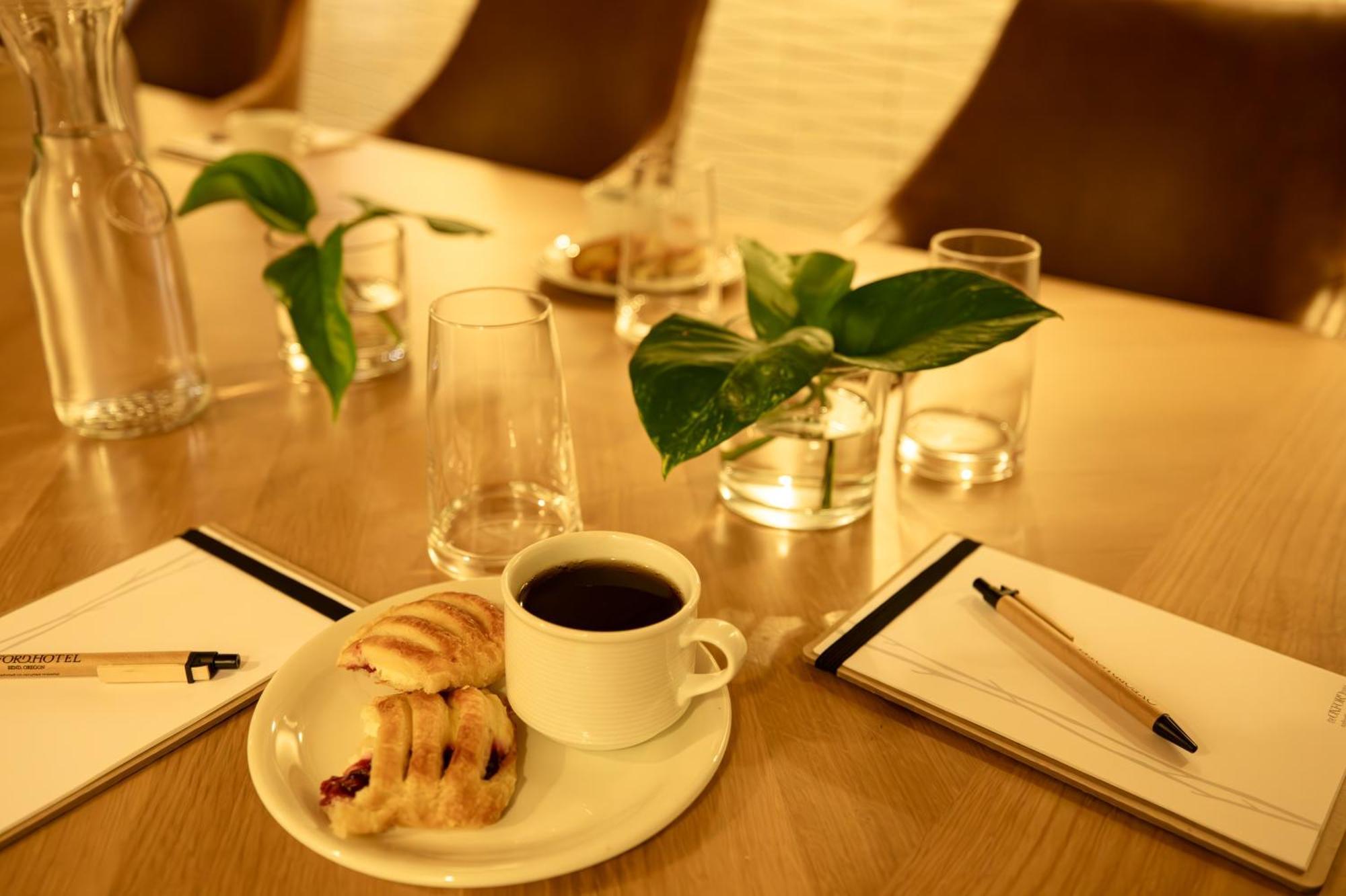 Oxford Hotel Бенд Экстерьер фото